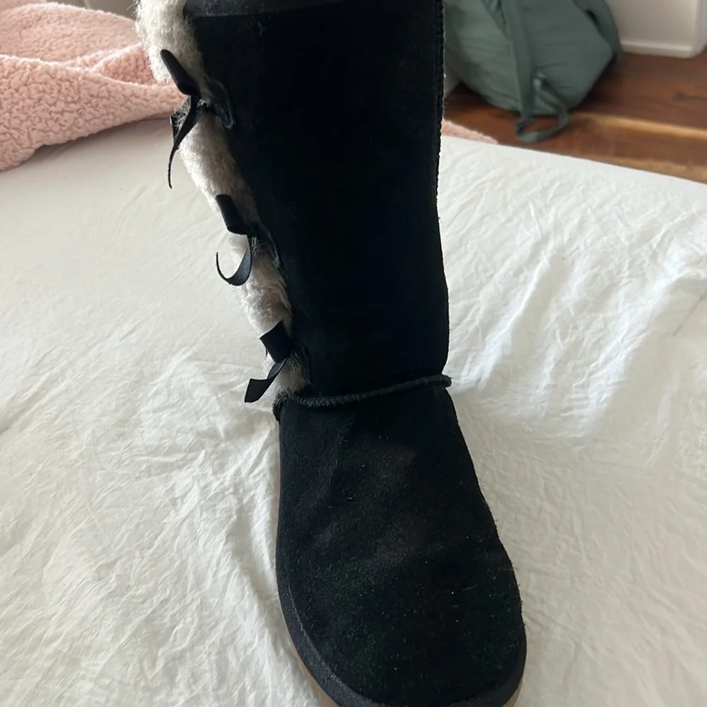 uggs never worn - Picture 2 of 5